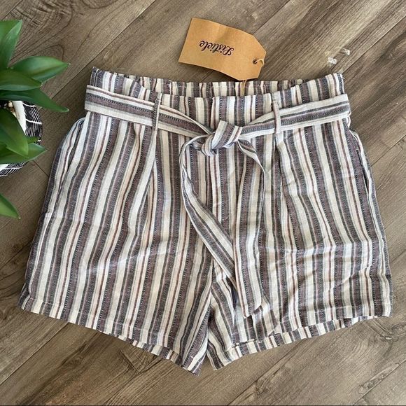 Listicle boutique casual paper bag shorts with tie waist Size Large NWT - Picture 2 of 8